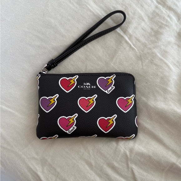 Coach Women's Small Corner Zip Wristlet with Heart Bolt Print (Black Multi) - Picture 2 of 10